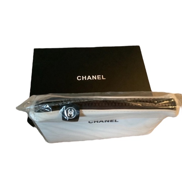 Chanel Neoprene Cosmetic Beauty case, New in Box. - Picture 3 of 8